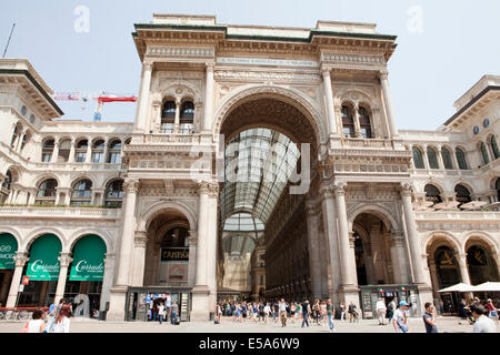 Il Vittorio Emanuele II shopping mall (Galleria Vittorio Emanuele II) a Milano Foto Stock