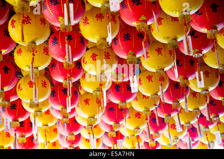 Anno Nuovo Cinese lanterne pendenti dal soffitto Foto Stock
