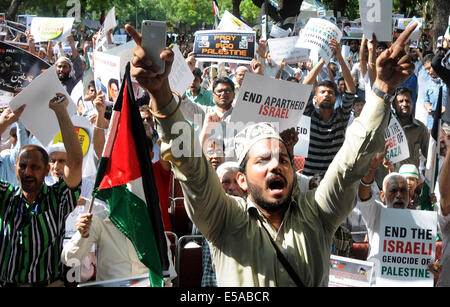 New Delhi, India. Xxv Luglio, 2014. I musulmani partecipare ad una dimostrazione contro attacco israeliano su Gaza a Jantar Mantar a New Delhi, India, 25 luglio 2014. Credito: Partha Sarkar/Xinhua/Alamy Live News Foto Stock