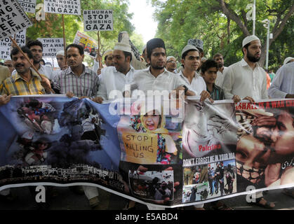 New Delhi, India. Xxv Luglio, 2014. I musulmani partecipare ad una dimostrazione contro attacco israeliano su Gaza a Jantar Mantar a New Delhi, India, 25 luglio 2014. Credito: Partha Sarkar/Xinhua/Alamy Live News Foto Stock