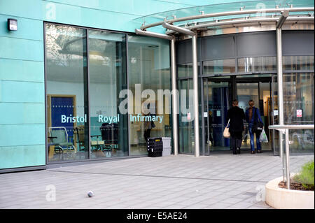 Nuovo ingresso (nei primi mesi del 2014) a Bristol Royal Infirmary hospital, REGNO UNITO Foto Stock