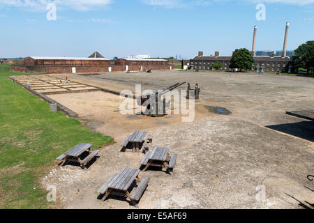 Parata a terra in corrispondenza di Tilbury Fort, Essex, Inghilterra, Regno Unito. Foto Stock
