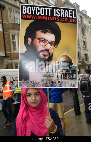 Londra, Regno Unito. Xxv Luglio, 2014. Migliaia in gran parte della comunità musulmana uniti a marzo di Al Quds giorno Londra 2014 , giornata universale per supportare gli oppressi contro gli oppressi a sostegno di uniti per la Palestina all'Ambasciata degli Stati Uniti a Londra. Credito: Vedere Li/Alamy Live News Foto Stock