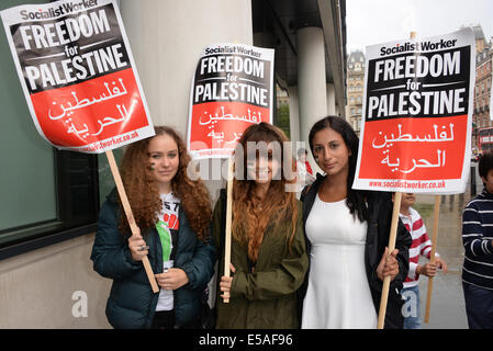 Londra, Regno Unito. Xxv Luglio, 2014. Migliaia in gran parte della comunità musulmana uniti a marzo di Al Quds giorno Londra 2014 , giornata universale per supportare gli oppressi contro gli oppressi a sostegno di uniti per la Palestina all'Ambasciata degli Stati Uniti a Londra. Credito: Vedere Li/Alamy Live News Foto Stock