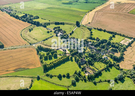 Vista aerea di Avebury, Wiltshire, Regno Unito. JMH6175 Foto Stock