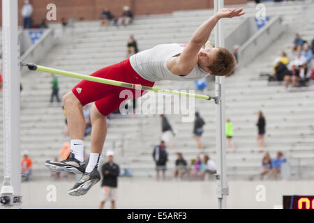 Des Moines, Iowa, USA. 22 Maggio, 2014. A nord di Scott Ricky Grimes compete in 4un salto in alto alla Iowa State via campionati a Drake University di Des Moines, IA., Giovedi, maggio, 22nd, 2014. Grimes finito in tredicesima posizione. © Louis Brems/Quad-City volte/ZUMA filo/Alamy Live News Foto Stock