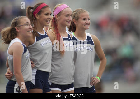 Des Moines, Iowa, USA. 22 Maggio, 2014. Piacevole della valle di 4x800 metri team Replay in posa per una foto alla Iowa State via campionati a Drake University di Des Moines, IA., Giovedi, maggio, 22nd, 2014 © Luigi Brems/Quad-City volte/ZUMA filo/Alamy Live News Foto Stock