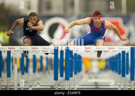 Des Moines, Iowa, USA. Xxiv Maggio, 2014. Davenport Central Jayvon Matthews, terminato al 2° posto nella 4A Boys High ostacoli alla Iowa State via campionati a Drake University di Des Moines, IA., Sabato, Maggio 24th, 2014. © Louis Brems/Quad-City volte/ZUMA filo/Alamy Live News Foto Stock