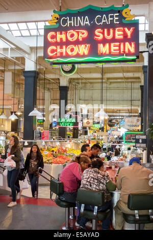 California,Los Angeles,Centro citta',Grand Central Market,mercato pubblico,edificio Homer Laughlin,shopping shopper shopping negozi di vendita di acquisto, Foto Stock