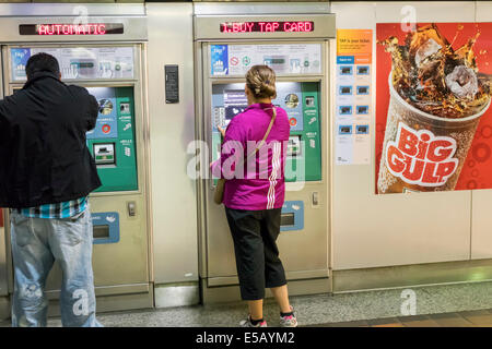 Los Angeles California, LA County Metro Rail, sistema ferroviario urbano, trasporto di massa, trasporto pubblico, stazione, biglietto, distributore automatico, self-service, tariffa, transpacti Foto Stock