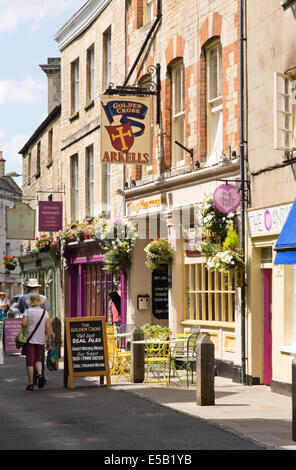 Cirencester, un paese di campagna in Cotswolds Gloucestershire England Regno Unito. Il Golden Cross Inn Foto Stock