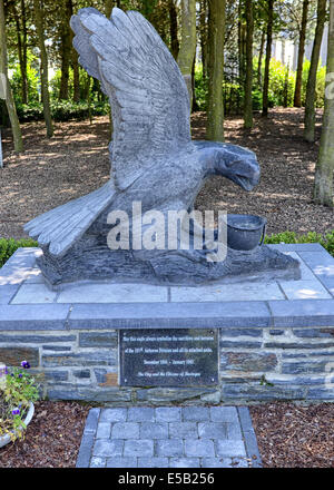 Screaming Eagles (101ª Divisione aviotrasportata) monumento di Bastogne, Belgio Foto Stock