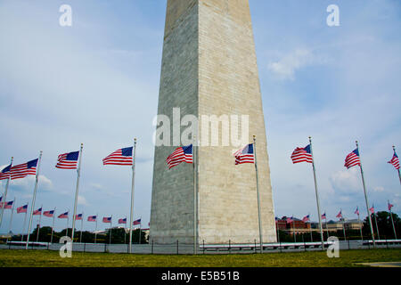 Il Monumento a Washington, iniziato nel 1848, completato nel 1884. Più alte del mondo struttura in pietra (555piedi/ 169metri). Washington DC. Foto Stock