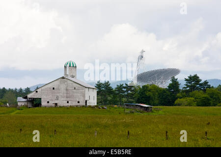 Banca Verde telescopio e fienile, West Virginia. Foto Stock