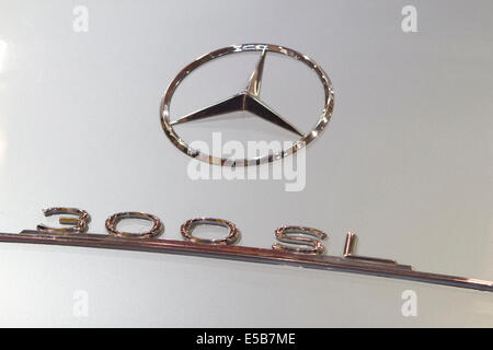 300SL logo e simbolo di Mercedes Foto Stock