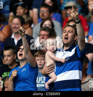 Tifosi scozzesi allietare una Scozia scozia V NUOVA ZELANDA IBROX STADIUM GLASGOW Scozia 26 Luglio 2014 Foto Stock