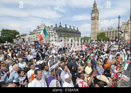 London, Londra, Regno Unito. 26 Luglio, 2014. La piazza del Parlamento, Londra, Regno Unito. Il 26 luglio 2014. Diverse celebrità indirizzo altoparlanti un enorme folla di manifestanti radunati in Piazza del Parlamento, Londra centrale, per mostrare la propria solidarietà nei confronti di attacchi israeliani su Gaza. © Lee Thomas/ZUMA filo/Alamy Live News Foto Stock