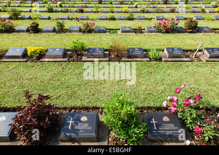 Il Kanchanaburi Cimitero di Guerra, Kanchanaburi Thailandia Foto Stock