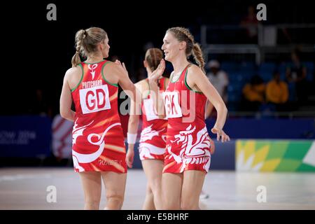 Glasgow, Regno Unito. 26 Luglio, 2014. Giochi del Commonwealth il giorno 3. Netball confronto preliminare - Galles vs. Trinidad e Tobago. Glasgow, Scotland, Regno Unito. Il Galles vincere 50-31 Credit: stili di Neville/Alamy Live News Foto Stock