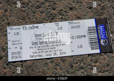 Denver Colorado STATI UNITI D'America - 26 luglio 2014. Biglietti gratuiti sono disponibili al pubblico in generale come Stazione Union apre al pubblico per la prima volta dopo la ristrutturazione è iniziata nel 2008. Credit: Ed Endicott/Alamy Live News Foto Stock