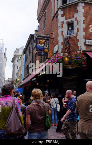 Shakespeare pub di testa su un angolo di Great Marlborough Street, London Foto Stock