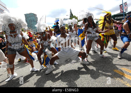 Vancouver, Canada. 26 Luglio, 2014. Le persone che frequentano il multiculturale annuale dei Caraibi Street Parade di North Vancouver, BC, Canada, 26 luglio 2014. Credito: Sergei Bachlakov/Xinhua/Alamy Live News Foto Stock