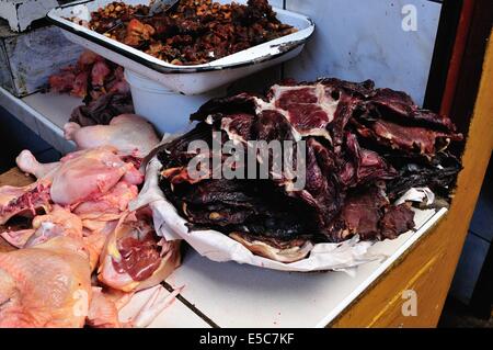 Cecina - carne essiccata - Mercato di CHACHAPOYAS . Dipartimento di Amazonas .PERÙ Foto Stock
