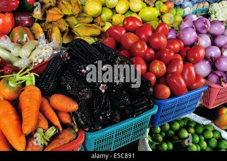 Mais Porpora - Mercato di CHACHAPOYAS . Dipartimento di Amazonas .PERÙ Foto Stock