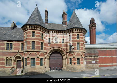 Il vecchio ingresso alla prigione di HM Manchester ad alta sicurezza carcere maschile, precedentemente noto come Strangeways. Foto Stock