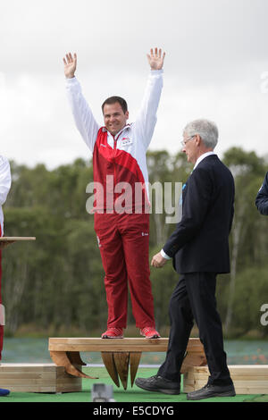 Glasgow, Scozia. 27 Luglio, 2014. Glasgow Giochi del Commonwealth. Riprese a Barry Buddon tiro con la carabina, giorno 4. Mens Double Trap Medal Match. L'Inghilterra del Steven Scott e Matteo il francese ha portato a casa oro e argento rispettivamente. Asab Mohd dall'India ha preso il bronzo. Credito: Azione Sport Plus/Alamy Live News Foto Stock