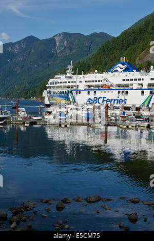 BC Ferries Rinascimento costiere, lasciando baia a ferro di cavallo di West Vancouver, British Columbia, andando a Nanaimo sull'Isola di Vancouver Foto Stock