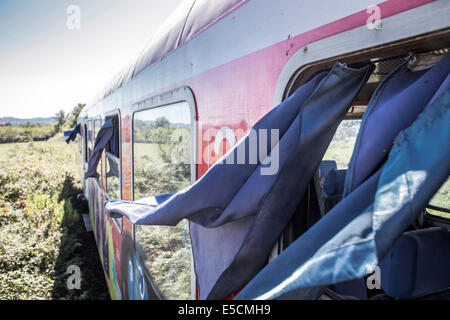 Treno Da Tirana a Scutari, uno dei pochi collegamenti in treno nel paese, Albania Foto Stock