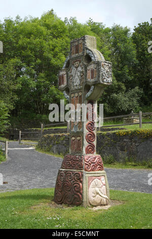 Replica di un Celtic croce di pietra, Irish National Heritage Park vicino a Wexford, County Wexford, Leinster, Irlanda Foto Stock