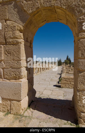 The Antonine Gate al Capitol templi (aka Capitolium), rovina romana di Sufetula, Sbeitla, Tunisia Foto Stock