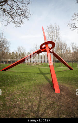 La scultura di Mark di Suvero chiamato molecola a Minneapolis sculpture gardens, Minnesota, Stati Uniti d'America. Foto Stock