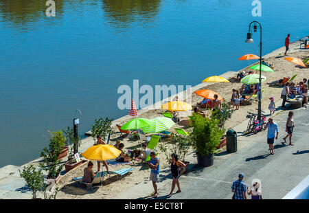 Italia Piemonte Torino Murazzi spiaggia lungo il fiume Po Foto Stock