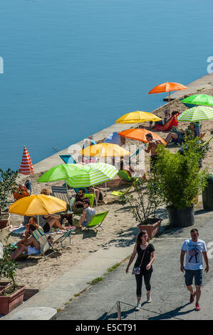 Italia Piemonte Torino Murazzi spiaggia lungo il fiume Po Foto Stock