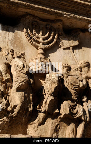 Italia, Roma, foro Romano, arco di Tito, bassorilievo Foto Stock