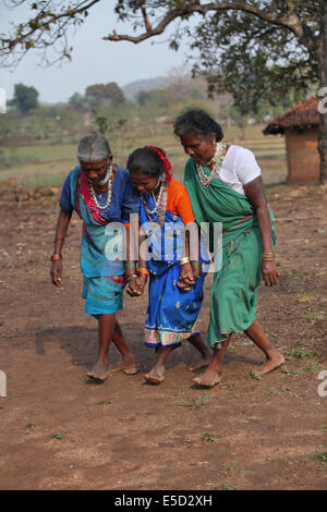 Donne tribali dancing, Baiga tribù, Chattisgadh, India Foto Stock