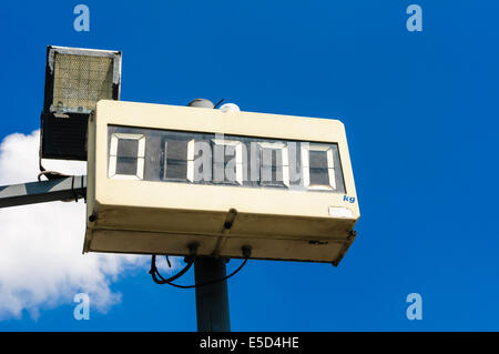Dipartimento di driver di trasporto azionata self pesare bilancia display di lettura che mostra 1770 kg Foto Stock