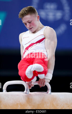 Glasgow, Scozia. 28 Luglio, 2014. Glasgow 2014 Giochi del Commonwealth il giorno 5. Ginnastica artistica. Nilo Wilson di Inghilterra in azione sul cavallo durante la Squadra Finale. Credito: Azione Sport Plus/Alamy Live News Foto Stock