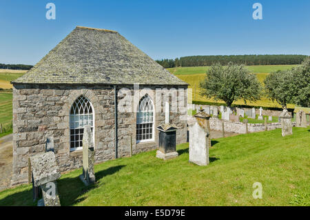 KILDRUMMY in Scozia la nuova chiesa con campanile che risale dal 1805 Foto Stock