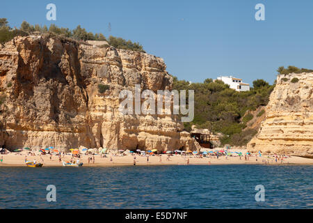 Spiaggia di Praia da Marinha (spiaggia di Marinha), Algarve, Portogallo Europa Foto Stock