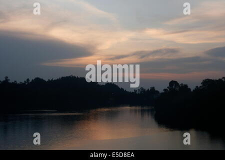 Tramonto sul lago Kivu a Kibuye / Karongi, provincia occidentale, Ruanda, Africa Foto Stock