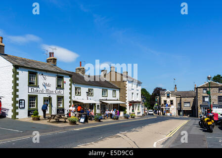 La Piazza del Mercato nel centro della piccola cittadina di estinguere, North Yorkshire, Regno Unito Foto Stock