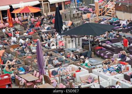 DenHaag, Paesi Bassi: 21 agosto 2011 - Terrazza visitatori a Scheveningen Beach Foto Stock