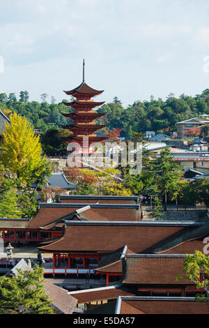 Asia, Giappone, Honshu, Prefettura di Hiroshima, l'isola di Miyajima, pagoda a jinja Itsukushima sacrario scintoista, sito Unesco Foto Stock