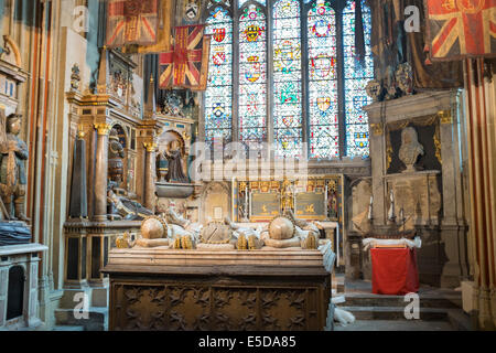 Colorato la parrocchia di San Michele Cappella nella cattedrale di Carterbury, England, Regno Unito Foto Stock