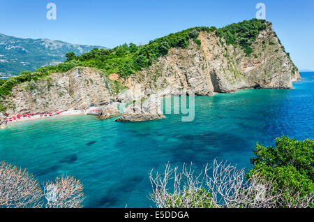 Isola di San Nicola nel mare Adriatico. Sveti Nikola in riviera di Budva, Montenegro Foto Stock