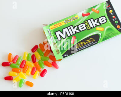 Una scatola di Mike e Ike candy. Frutta originale varietà è mostrato. Foto Stock